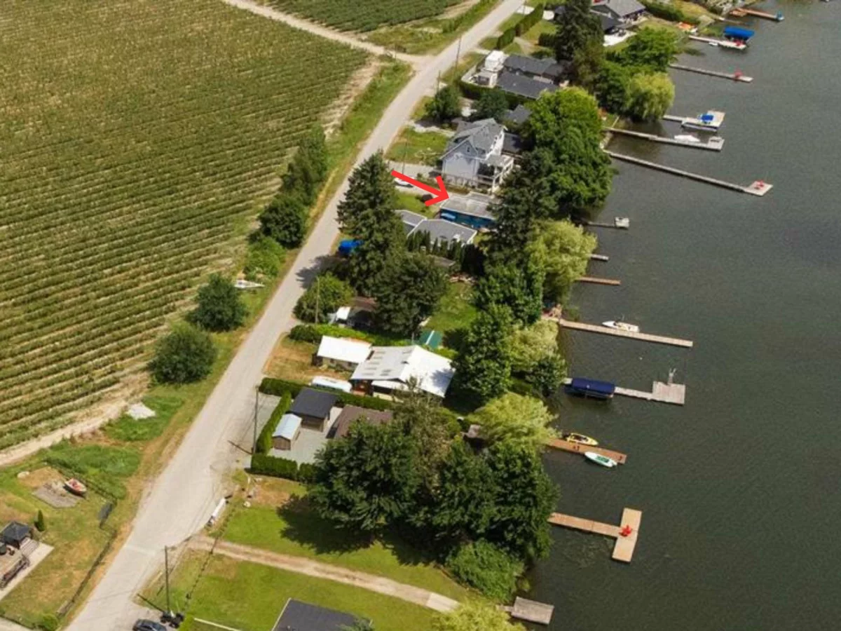 Entry Foyer Photo of 35180 Sward Road, Mission, BC