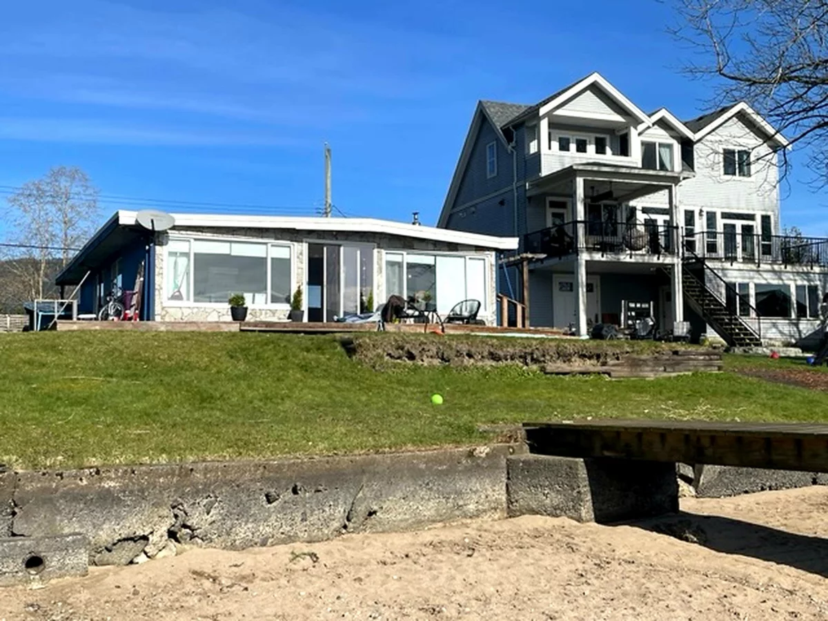 Laundry Room Photo of 35180 Sward Road, Mission, BC