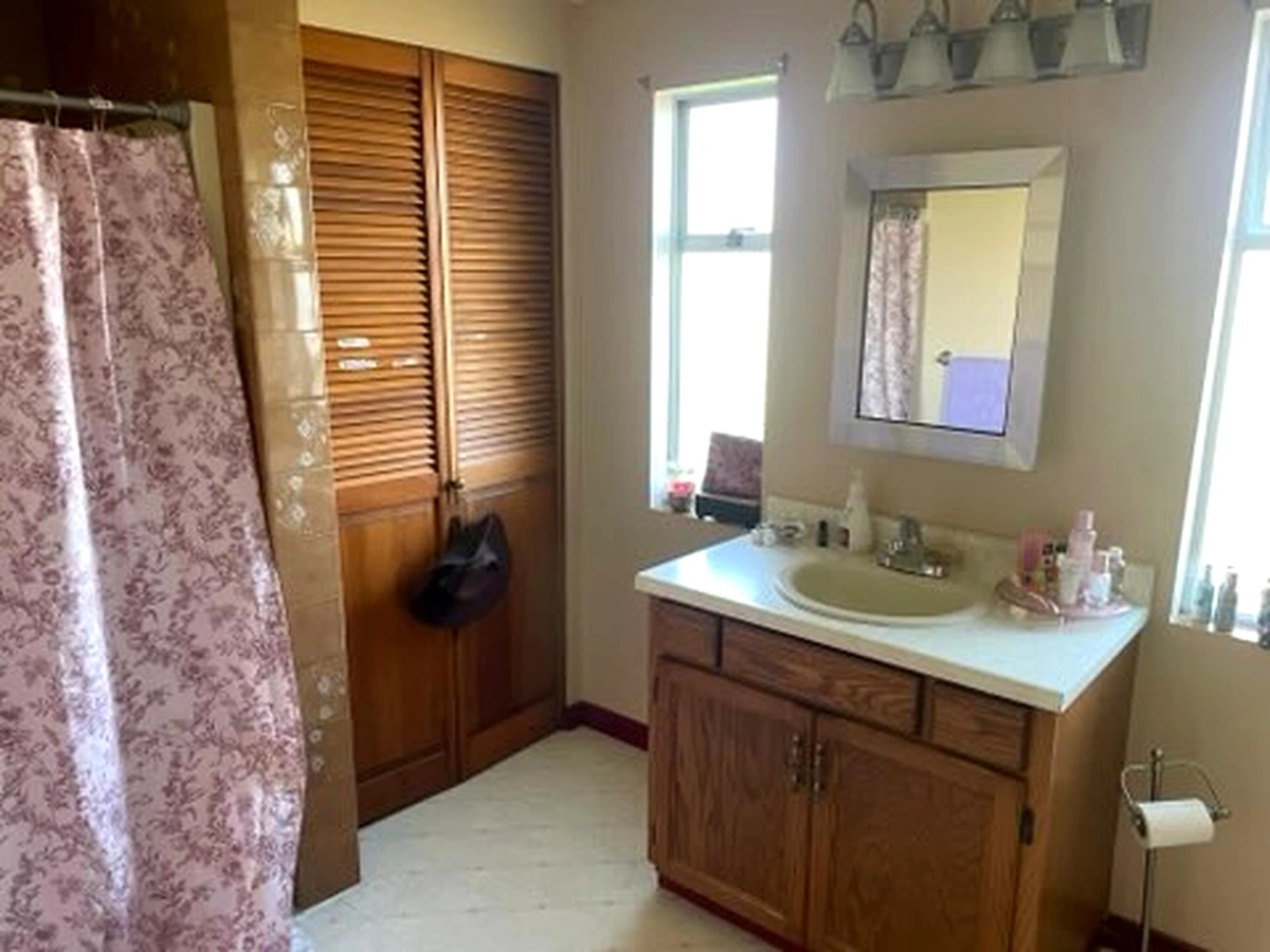 Primary Bathroom Photo of 35180 Sward Road, Mission, BC