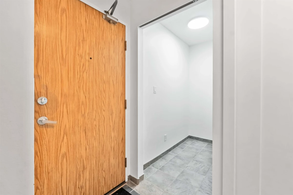 Entry Foyer Photo of 317 13364 102 Avenue, Surrey, BC