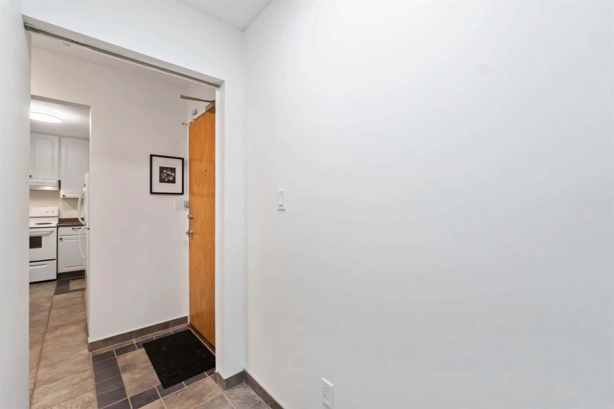 Hallway Photo of 317 13364 102 Avenue, Surrey, BC