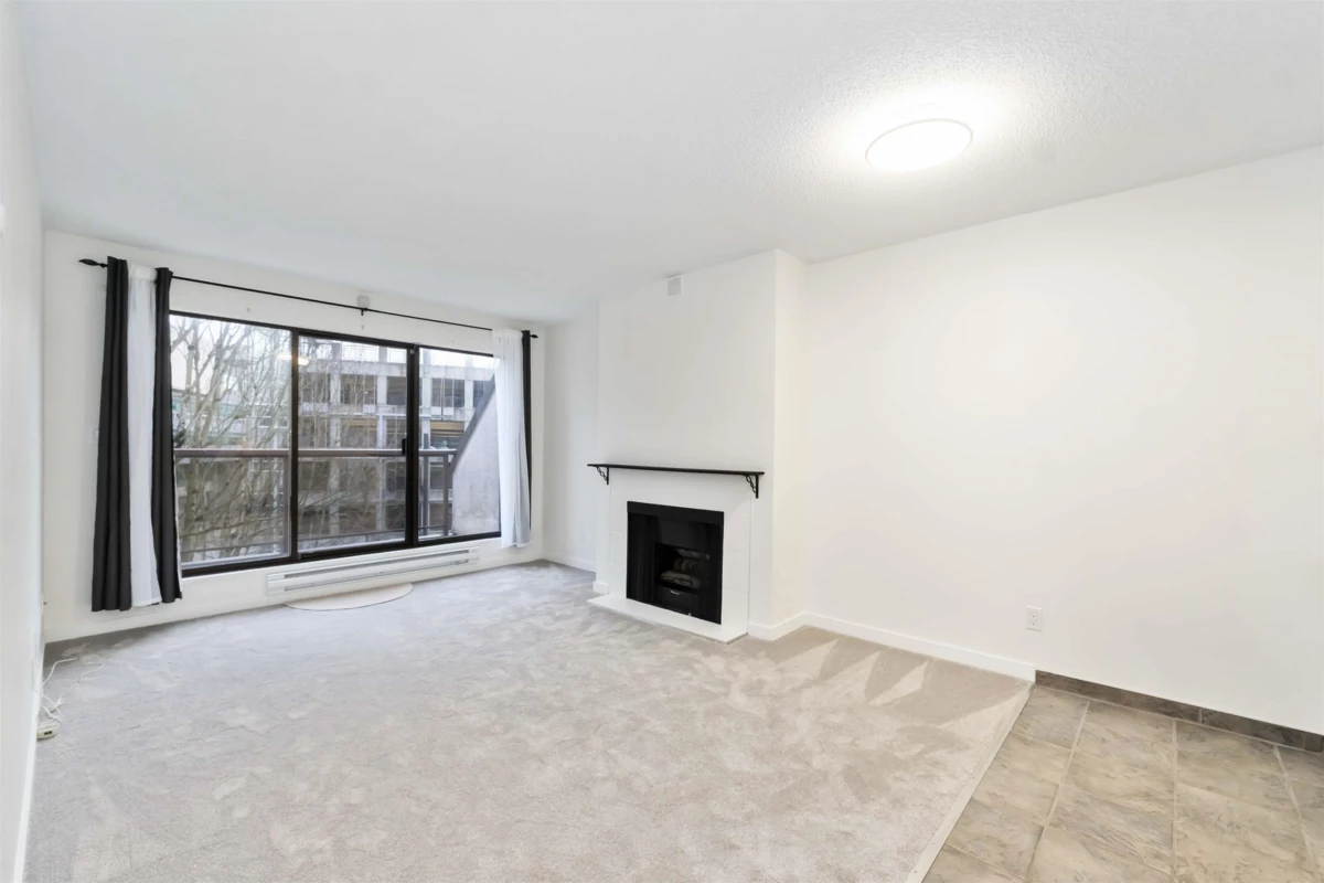 Kitchen Photo of 317 13364 102 Avenue, Surrey, BC