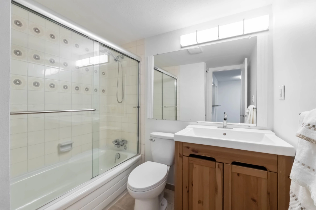 Mudroom Photo of 317 13364 102 Avenue, Surrey, BC