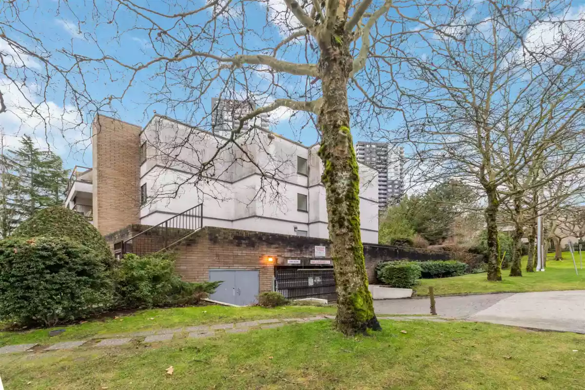 Swimming Pool Photo of 317 13364 102 Avenue, Surrey, BC