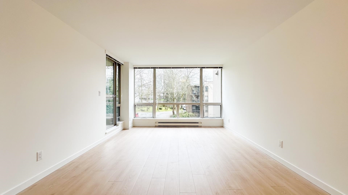 Dining Area Photo of 407 9633 Manchester Drive, Burnaby, BC