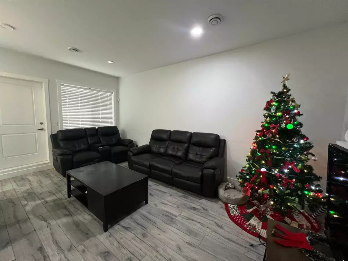 Dining Area Photo of 47 5867 129 Street, Surrey, BC