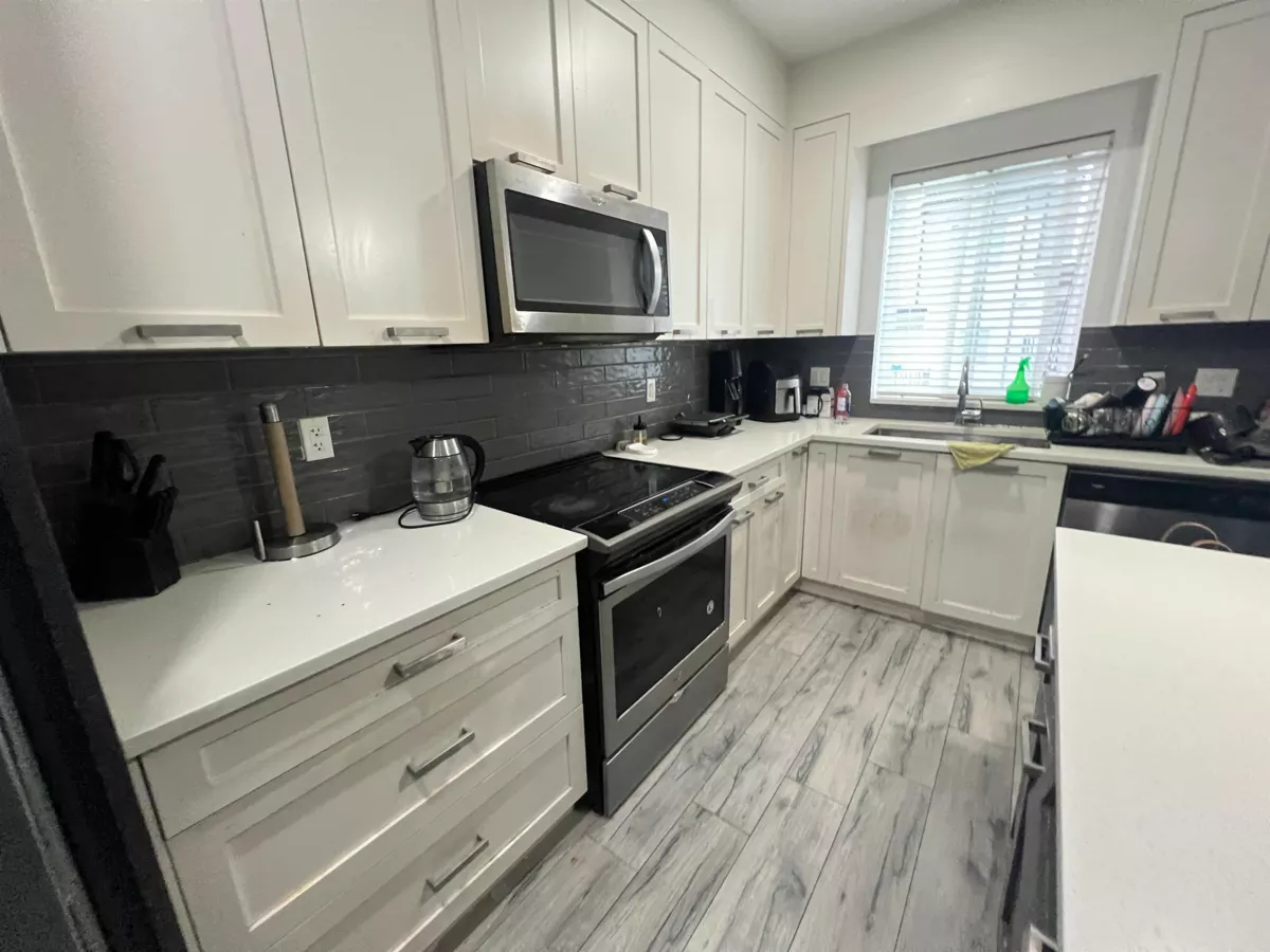 Kitchen Island Photo of 47 5867 129 Street, Surrey, BC
