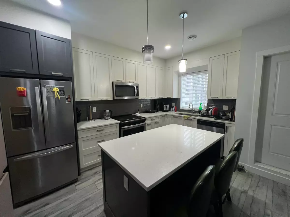 Kitchen Photo of 47 5867 129 Street, Surrey, BC