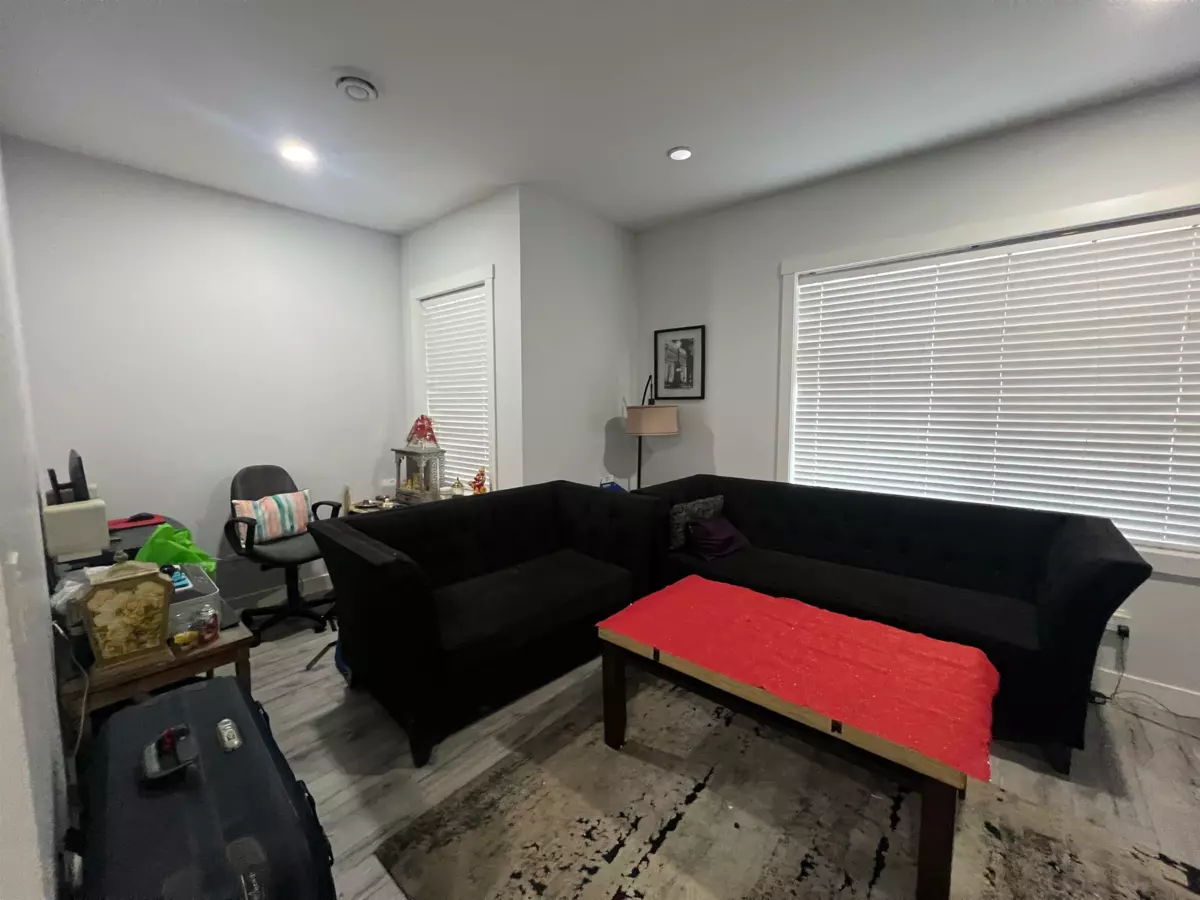 Living Room Photo of 47 5867 129 Street, Surrey, BC