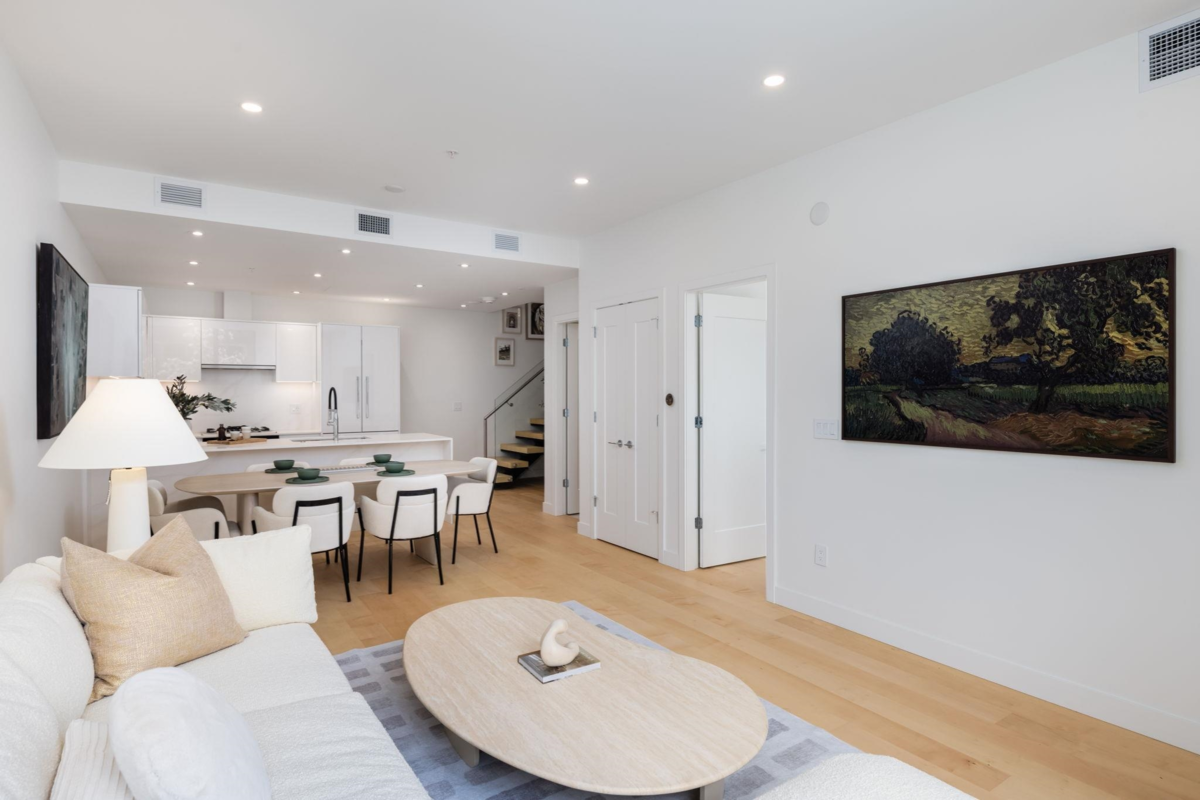 Dining Area Photo of TH8 135 E 13th Street, North Vancouver, BC