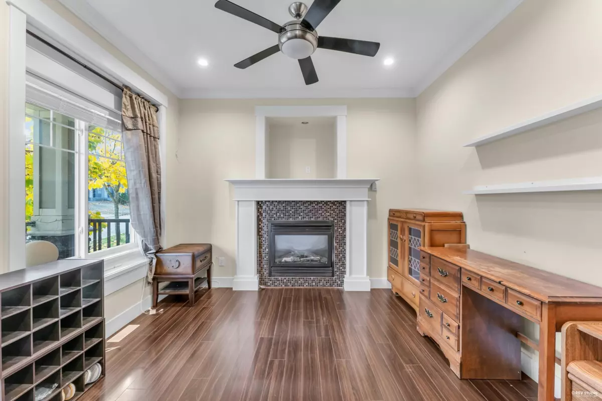Family Room Photo of 14691 59a Avenue, Surrey, BC