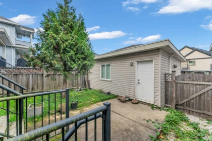 Front Yard Photo of 14691 59a Avenue, Surrey, BC