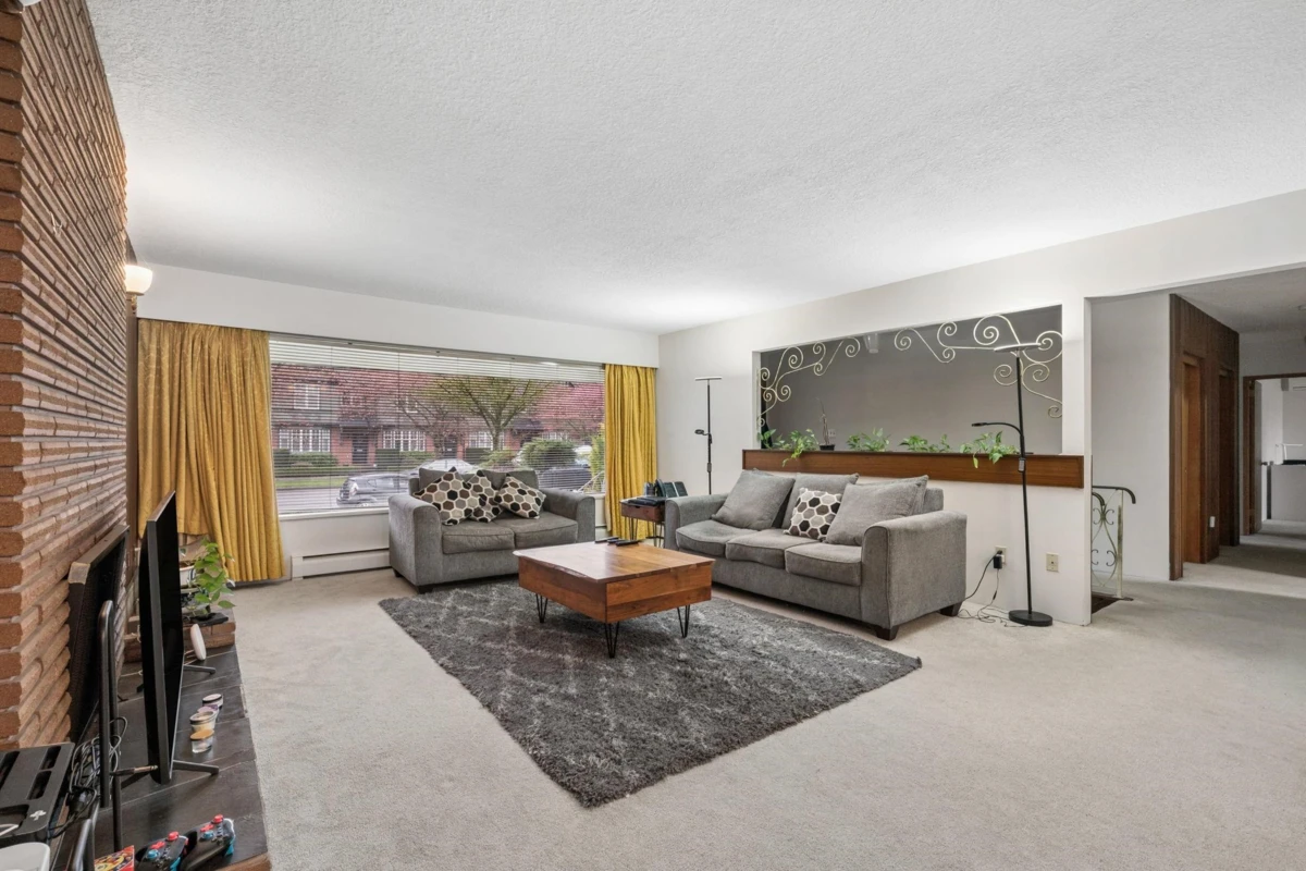 Dining Area Photo of 5606 Willow Street, Vancouver, BC