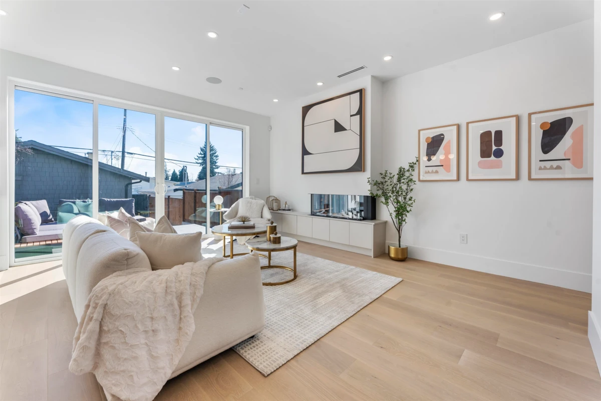 Dining Area Photo of 2 2138 W 48th Avenue, Vancouver, BC