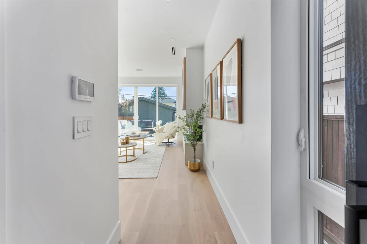 Living Room Photo of 2 2138 W 48th Avenue, Vancouver, BC