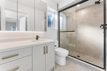 Guest Bathroom Photo of 2 2138 W 48th Avenue, Vancouver, BC