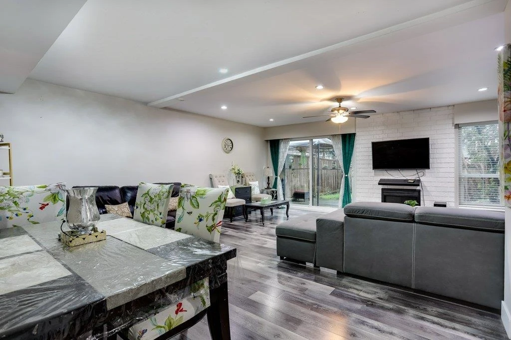 Dining Area Photo of 263 7493 140 Street, Surrey, BC