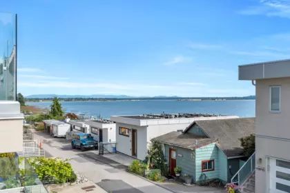 Outdoor Patio Photo of 15364 Victoria Avenue, White Rock, BC