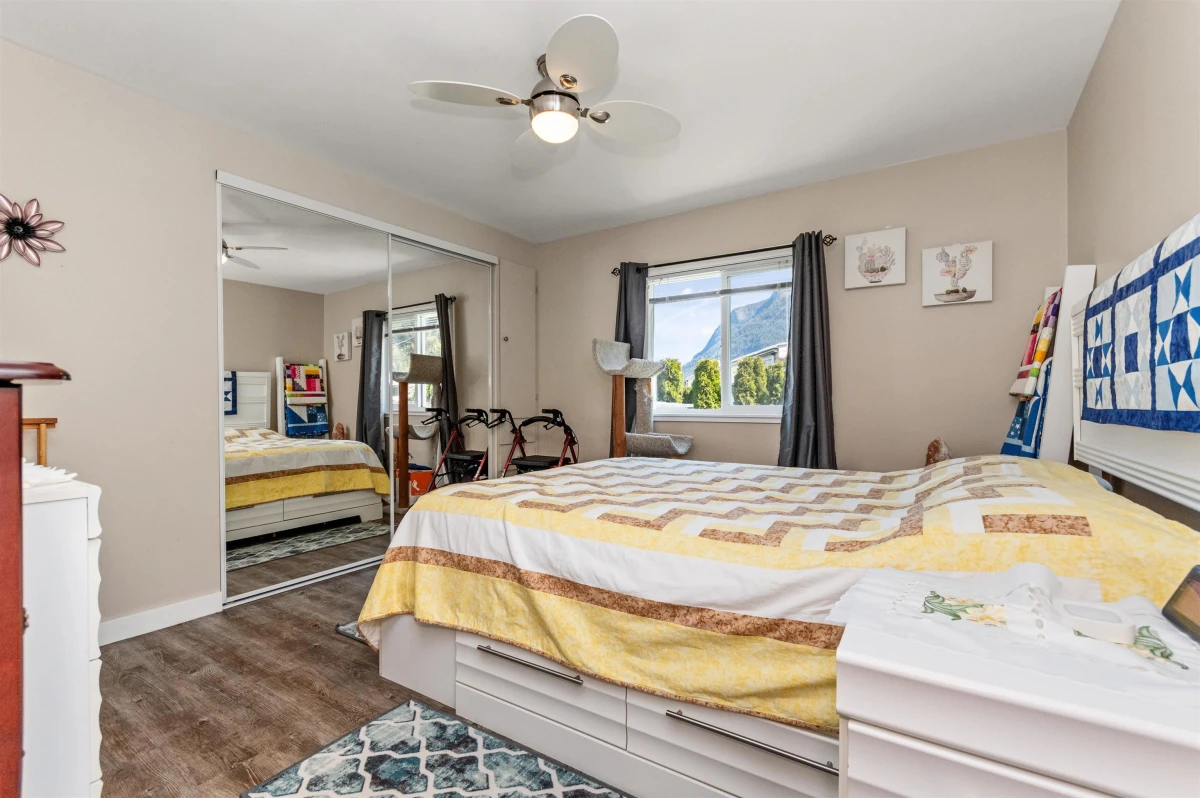 Living Room Photo of 18 62780 Flood Hope Road, Hope, BC
