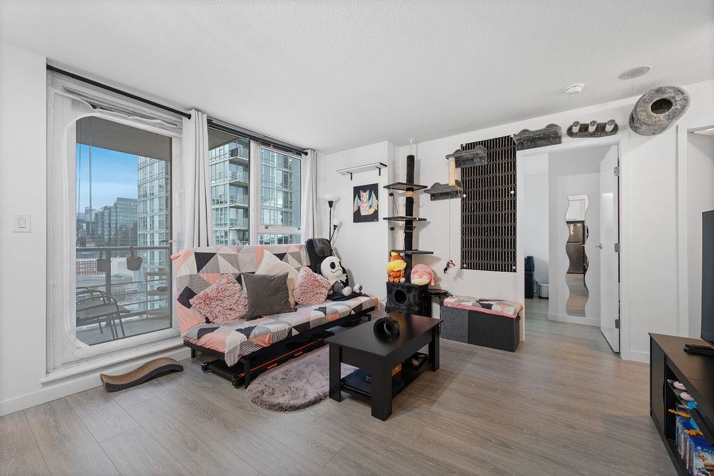 Family Room Photo of 2205 111 W Georgia Street, Vancouver, BC