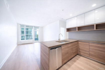 401 8850 University Crescent, Burnaby, BC, Burnaby — Apartment/Condo for sale