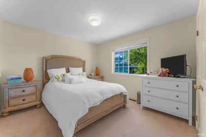 Basement Recreation Room Photo of 2930 145a Street, Surrey, BC