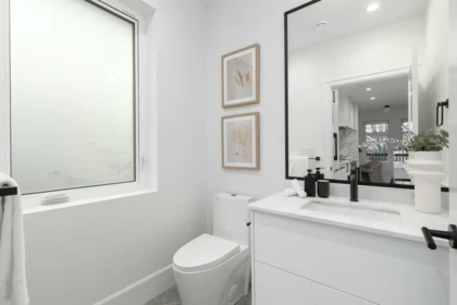 Primary Bathroom Photo of 855 E 19th Avenue, Vancouver, BC