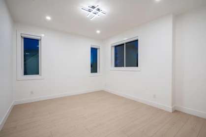 Hallway Photo of 15569 Oxenham Avenue, White Rock, BC