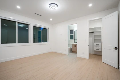 Mudroom Photo of 15569 Oxenham Avenue, White Rock, BC