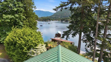 Breakfast Nook Photo of 4371 Francis Peninsula Road, Madeira Park, BC