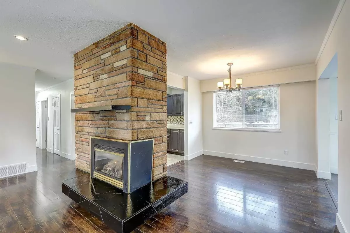 Dining Area Photo of 10055 122 Street, Surrey, BC