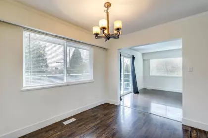 Kitchen Island Photo of 10055 122 Street, Surrey, BC