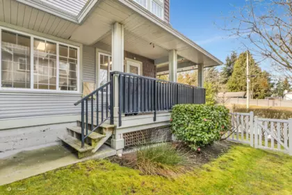 Staircase Photo of 102 12040 68 Avenue, Surrey, BC