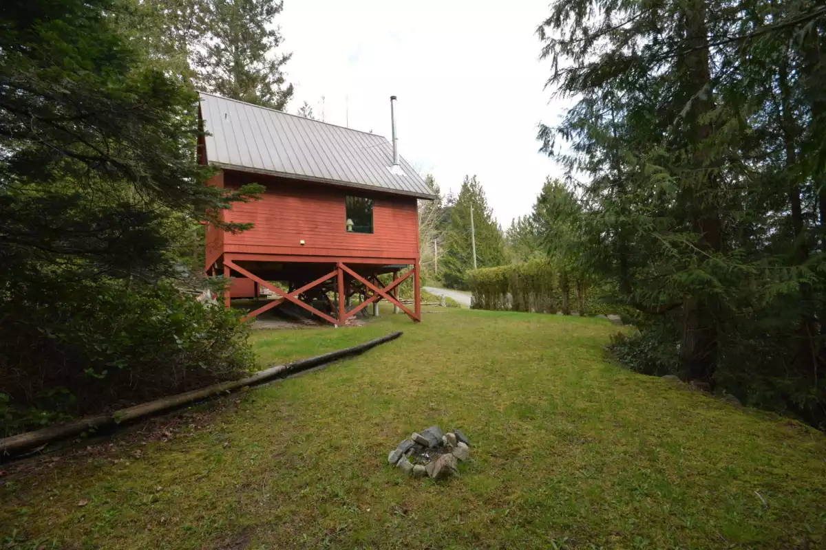 Living Room Photo of 13277 Deller Road, Garden Bay, BC