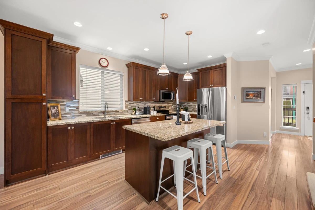 Dining Area Photo of 18990 67a Avenue, Surrey, BC