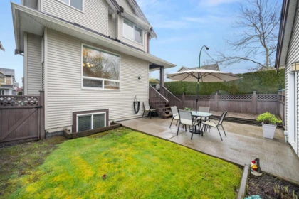 Front Yard Photo of 18990 67a Avenue, Surrey, BC