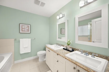 Mudroom Photo of 18990 67a Avenue, Surrey, BC