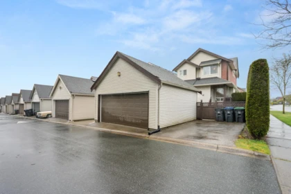 Swimming Pool Photo of 18990 67a Avenue, Surrey, BC