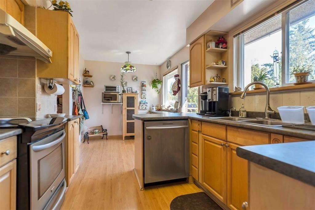 Family Room Photo of 5882 51 Avenue, Delta, BC
