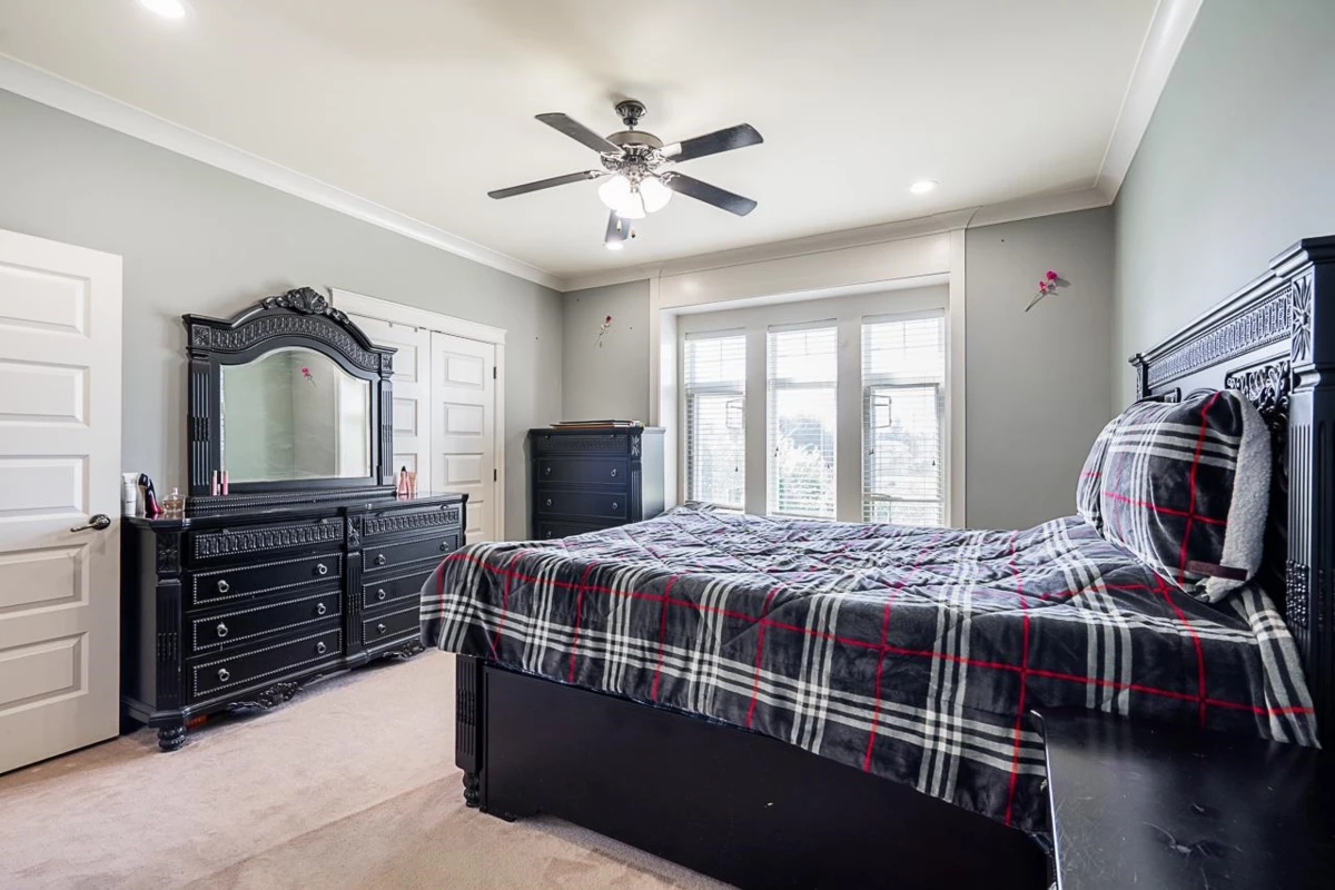 Family Room Photo of 6633 125a Street, Surrey, BC