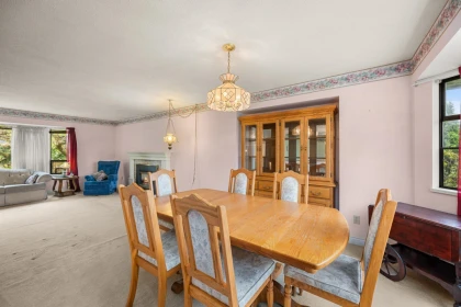 Kitchen Island Photo of 9507 204b Street, Langley, BC