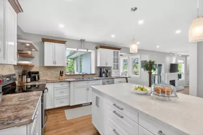 Breakfast Nook Photo of 34947 Oakhill Drive, Abbotsford, BC