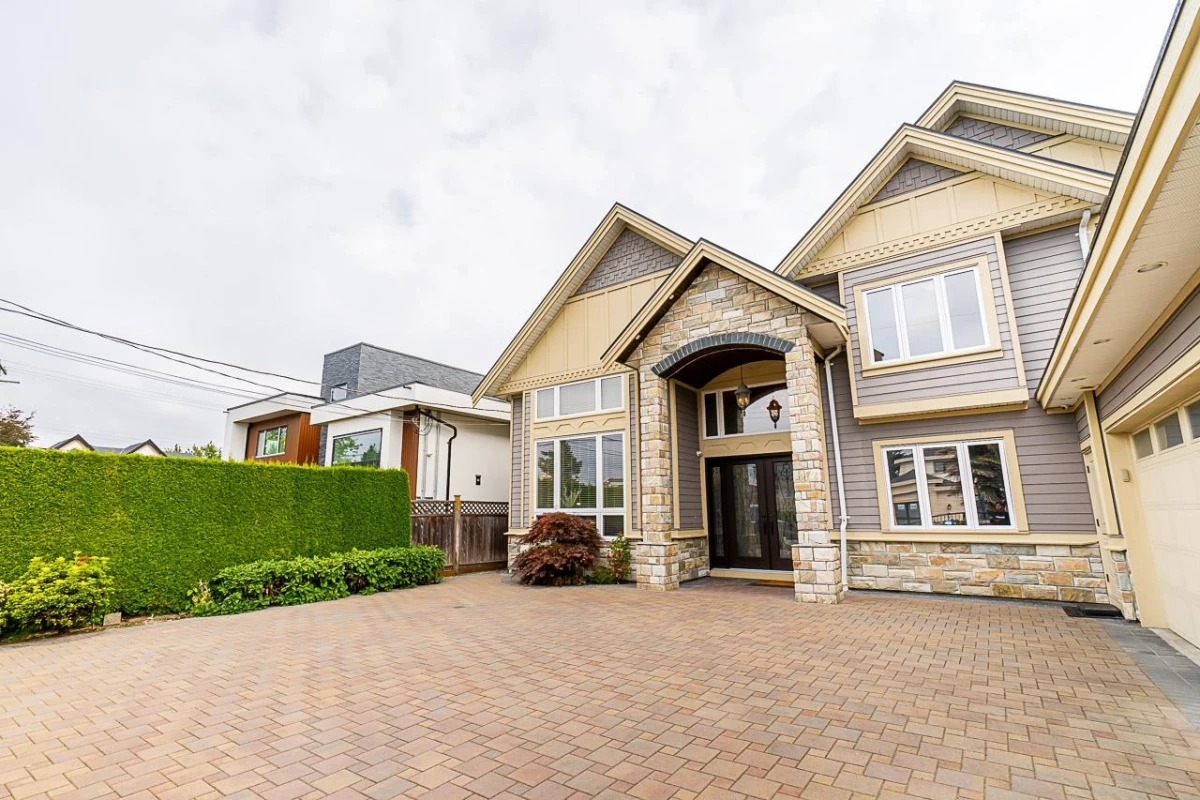 Family Room Photo of 9028 Pinewell Crescent, Richmond, BC