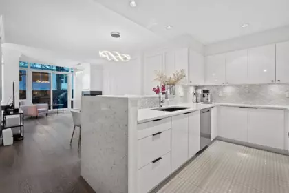 Powder Room Photo of 493 Broughton Street, Vancouver, BC
