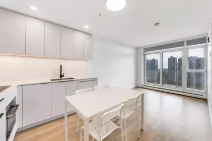 Kitchen Photo of 2207 13685 102 Avenue, Surrey, BC