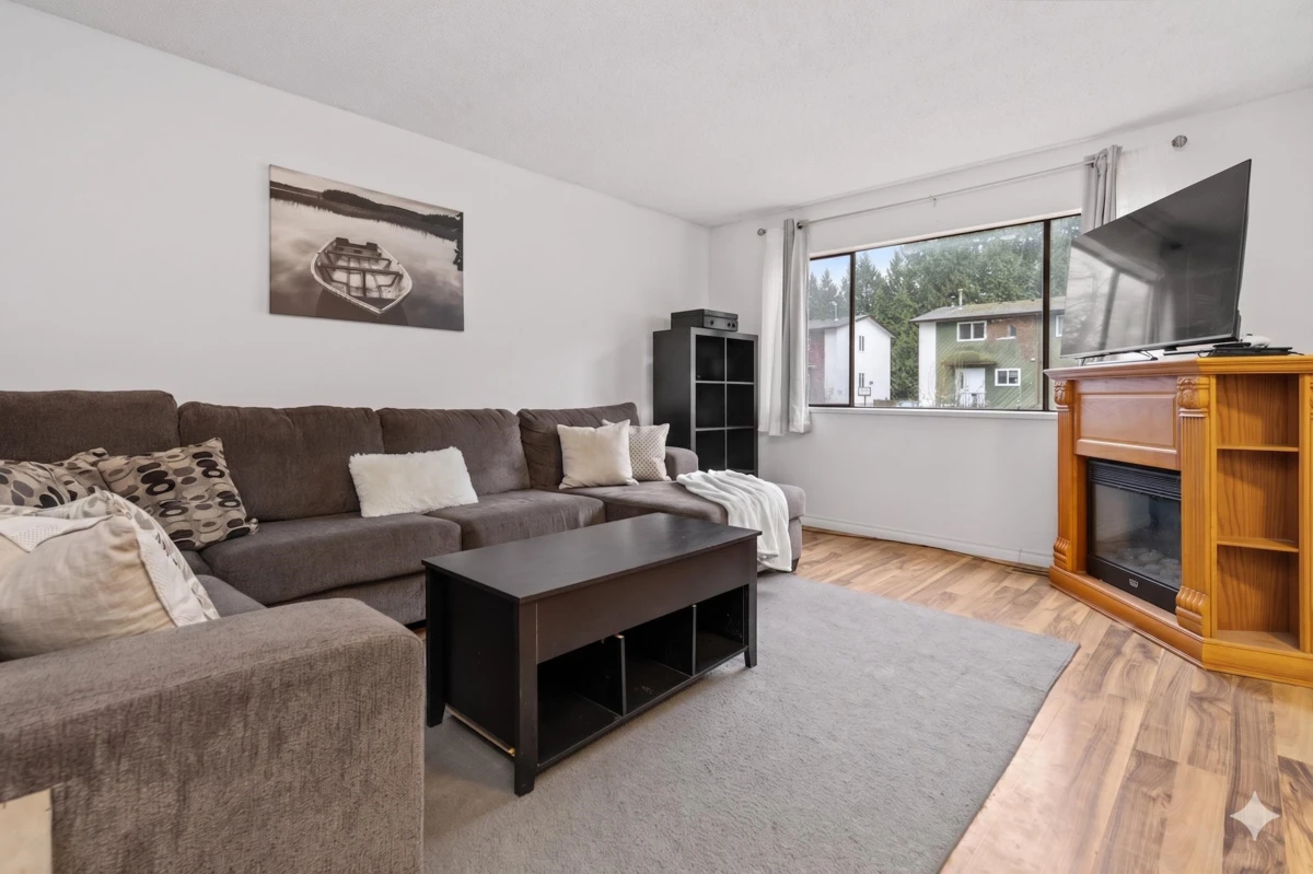 Dining Area Photo of 32369 Grebe Crescent, Mission, BC