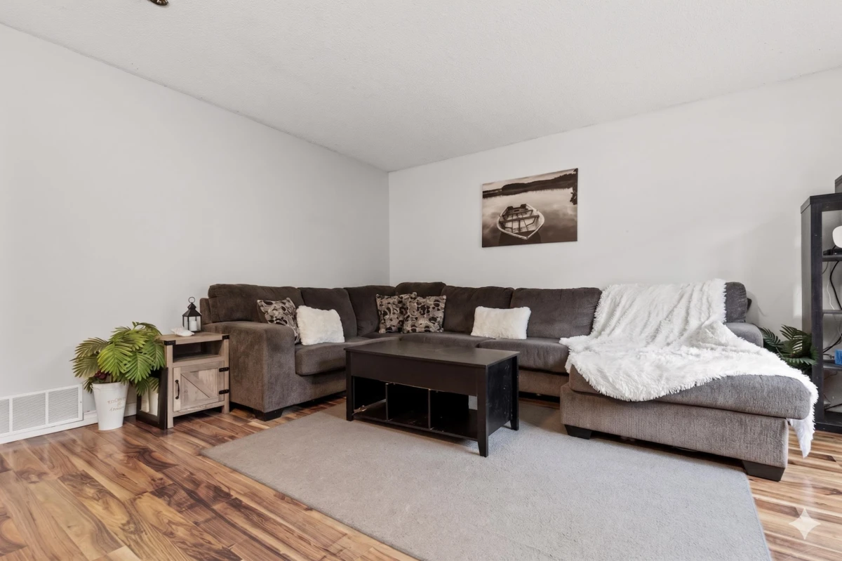 Family Room Photo of 32369 Grebe Crescent, Mission, BC