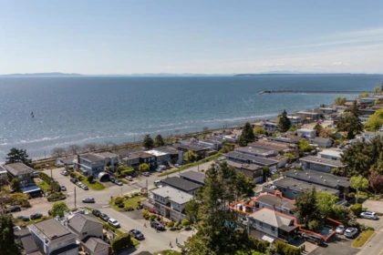 Backyard Photo of 15556 Columbia Avenue, White Rock, BC