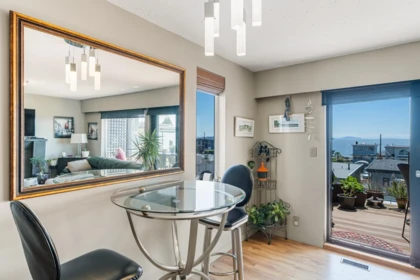 Breakfast Nook Photo of 15556 Columbia Avenue, White Rock, BC