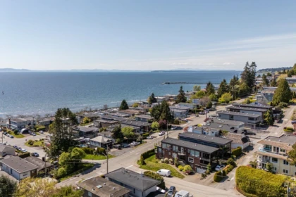 Garden / Landscaping Photo of 15556 Columbia Avenue, White Rock, BC